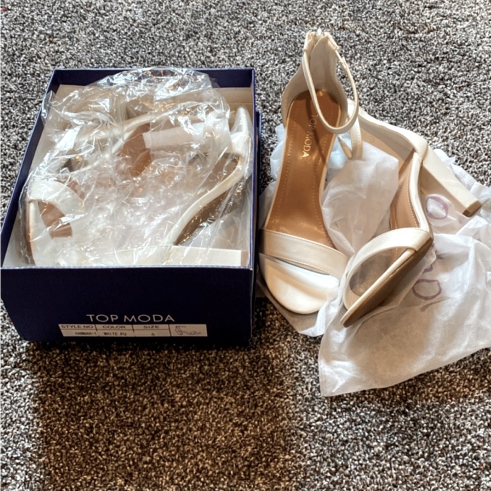 White Pu size 6 Top Moda heels